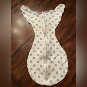Amazing Baby transitional swaddle, size medium. Used condition.
